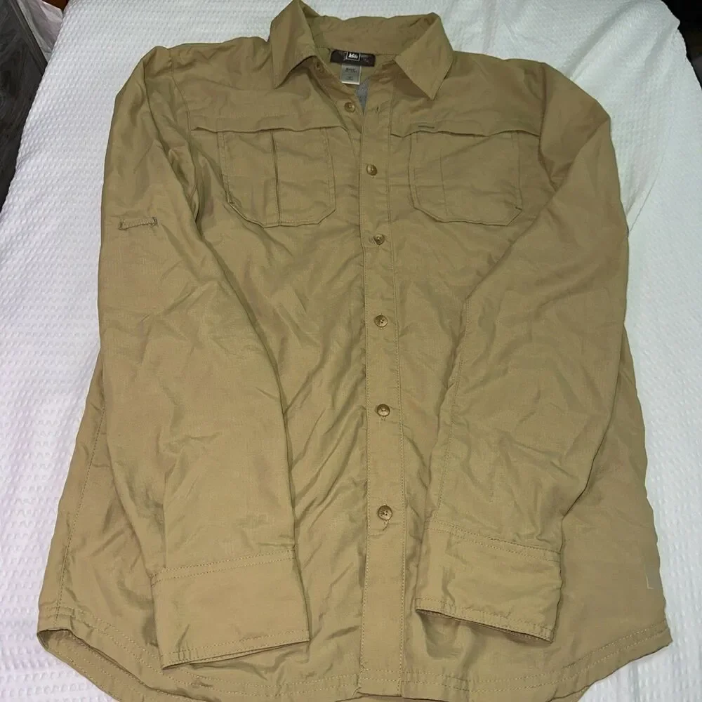 REI Boys Khaki Button Up Long Sleeve Shirt 18 XL Nylon Quick-Dry